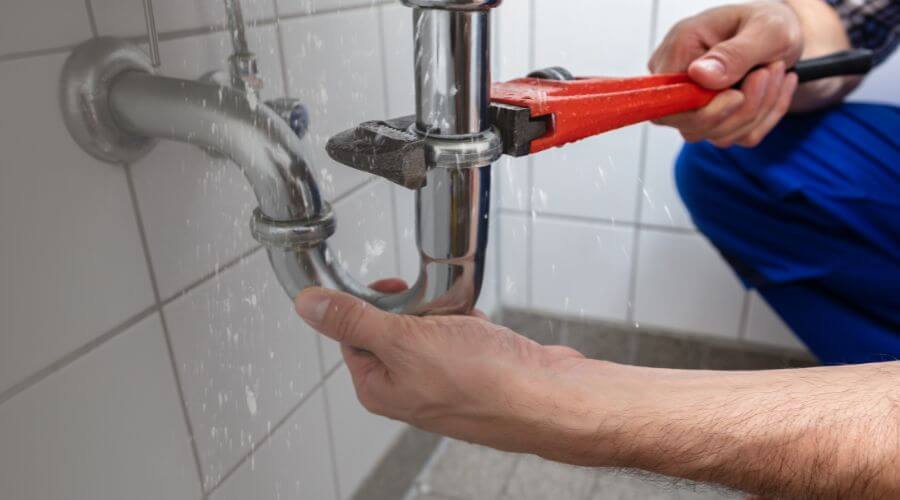 Expert burst pipe repair services in Modesto, IL